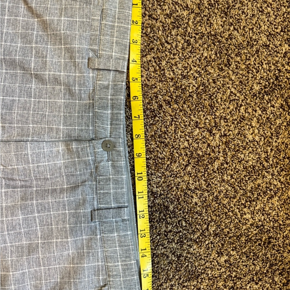 Nike Men's Gray Checkered Shorts Golf or Casual size 30 - Picture 7 of 9